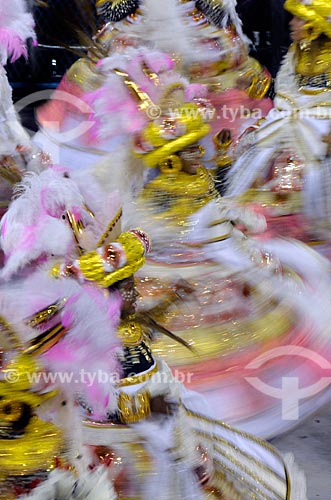  Subject: Parade of Estacao Primeira de Mangueira Samba School - Baianas Wing - Plot in 2012 - I?m going to celebrate! I am an Indian Chief, I am Mangueira / Place: Rio de Janeiro city - Rio de Janeiro state (RJ) - Brazil / Date: 02/2012 