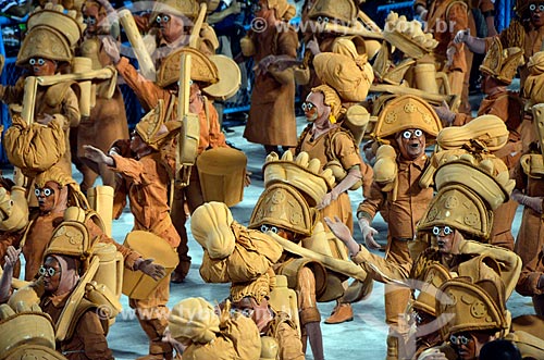  Parade of Unidos da Tijuca Samba School - Merrymakers of wing in homage the ceramist of Caruaru Mestre Vitalino - Plot in 2012 - The day on which all the royalty landed on the Avenue to crown King Luiz of the Sertao  - Rio de Janeiro city - Rio de Janeiro state (RJ) - Brazil