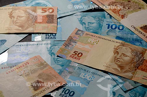  Subject: Brazilian Currency - Real - Notes of Fifty and One hundred real / Place: Studio / Date: 10/2011 
