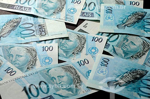  Subject: Brazilian Currency - Real - Notes of One hundred real / Place: Studio / Date: 10/2011 