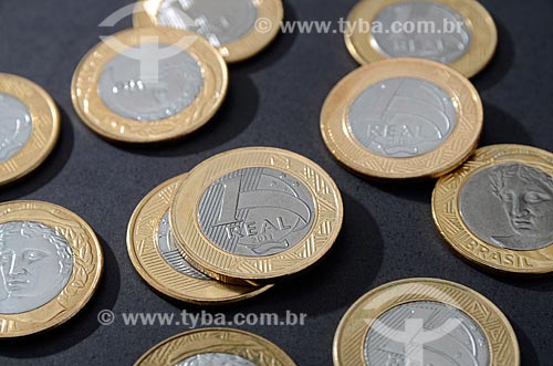  Subject: Brazilian currency - One Real / Place: Studio / Date: 10/2011 