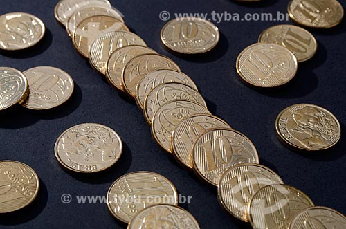  Subject: Brazilian currency - Ten cents / Place: Studio / Date: 10/2011 