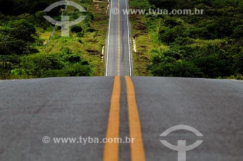  Subject: State Highway CE-363 that connects the municipalities of Taua and Mombaca / Place: Taua city - Ceara state (CE) - Brazil / Date: 04/2011 