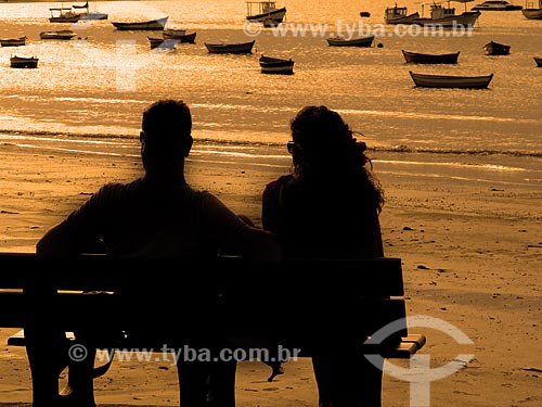  Subject: Tourists watching the sunset on the Manguinhos Beach with fishing boats in the background / Place: Armacao dos Buzios city - Rio de Janeiro state (RJ) - Brazil / Date: 12/2011 