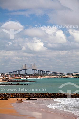  Subject: Areia Preta Beach with Bridge of All Newton Navarro in the background  / Place: Natal city - Rio Grande do Norte state (RN) - Brazil / Date: 03/2012 