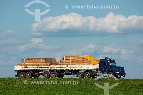  Subject: Truck transporting wood passing in soybean planting - Stretch of highway BR - 153 / Place: Rondonopolis city - Mato Grosso state (MT) - Brazil / Date: 12/2011 