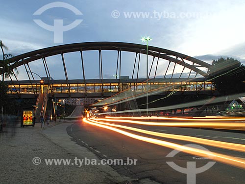  Subject: Presidente Vargas Avenue with Cidade Nova subway station footbridge in the background / Place: Cidade Nova neighborhood - Rio de Janeiro city - Rio de Janeiro state (RJ) - Brazil / Date: 05/2012 