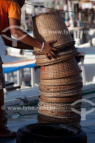  Subject: Straw baskets to transport of acai fruit - Mercado da Rampa de Santa Ines (Rampa do Acai) / Place: Macapa city - Amapa state (AP) - Brazil / Date: 04/2012 