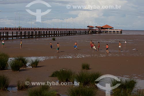  Subject: Soccer match (mud soccer) in the ebb of the Amazon River with warehouse Eliezer Levy in the background / Place: Macapa city - Amapa state (AP) - Brazil / Date: 04/2012 