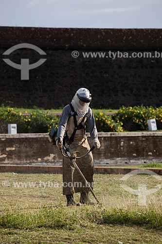  Subject: Man cutting grass in the Sao Jose de Macapa Fortress (1782) / Place: Macapa city - Amapa state (AP) - Brazil / Date: 04/2012 
