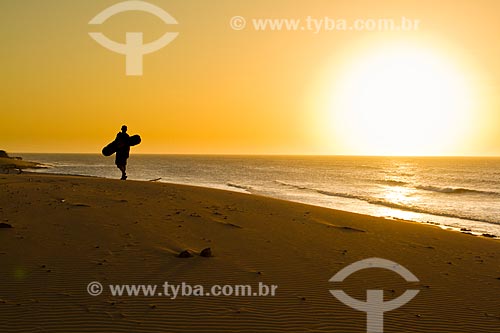  Subject: Man walking on the beach beside of Medanos Blancos (White Dunes) - Point the most northern in Venezuela / Place: Falcon city - Falcon state - Venezuela - South America / Date: 05/2012 