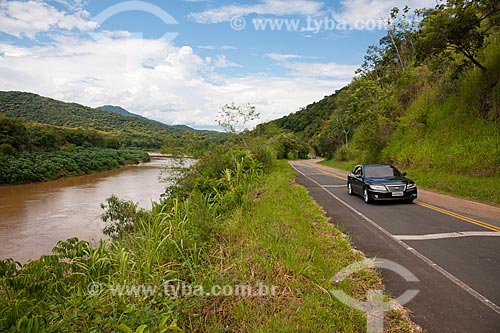 Subject: State Highway SP-165 in the Eldorado Region parallel to the Ribeira de Iguape River / Place: Eldorado city - Sao Paulo state (SP) - Brazil / Date: 02/2012 