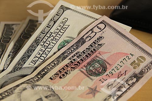  Subject: American currency - Banknote fifty and a hundred dollars / Place: Studio / Date: 04/2012 
