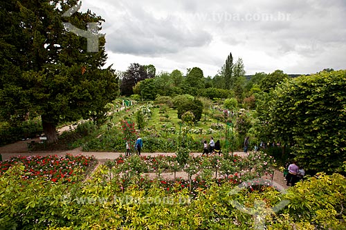  Subject: People strolling in the Garden of Claude Monet / Place: Giverny - France - Europe / Date: 06/2012 