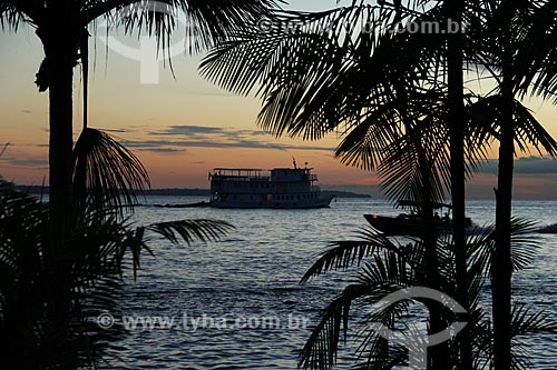  Subject: Vessel in the Negro River seen from the of Ponta Negra beach / Place: Manaus city - Amazonas state (AM) - Brazil / Date: 06/2012 