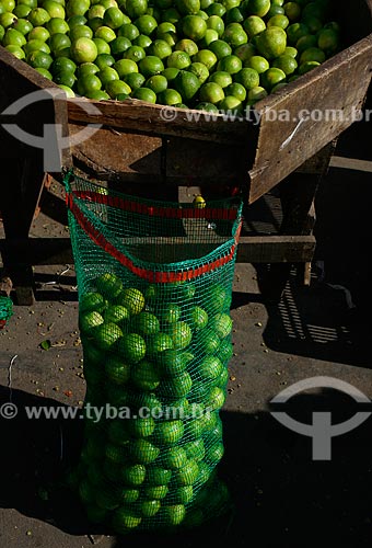  Subject: Comerce of lemon at the port of Manaus / Place: Manaus city - Amazonas state (AM) - Brazil / Date: 06/2012 