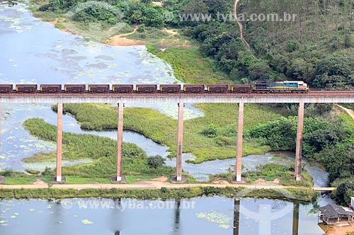  Subject: Train of Vale do Rio Doce Company (CVRD), crossing the bridge of Carajas Railway, in Acailandia / Place: Acailandia city - Maranhao state (MA) - Brazil / Date: 05/2012 