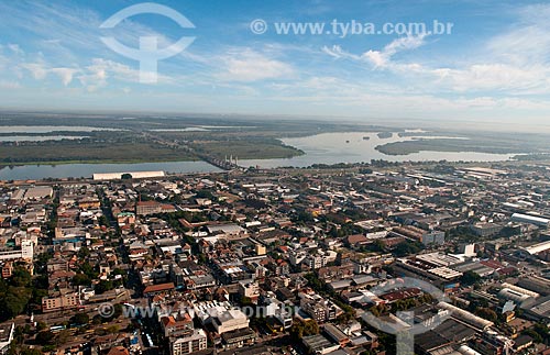  Subject: Aerial view of the downtown of Porto Alegre with Guaíba Lake in the background / Place: Porto Alegre city - Rio Grande do Sul state (RS) - Brazil / Date: 05/2012 