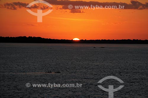  Subject: Dawn on the Amazon River between the towns of Itacoatiara and Parintins / Place: Itacoatiara city - Amazonas state (AM) - Brazil / Date: 06/2012 