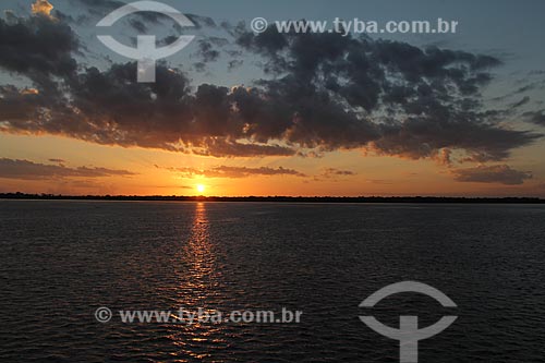  Subject: Dawn on the Amazon River between the towns of Itacoatiara and Parintins / Place: Itacoatiara city - Amazonas state (AM) - Brazil / Date: 06/2012 