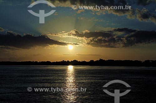  Subject: Dawn on the Amazon River between the towns of Itacoatiara and Parintins / Place: Itacoatiara city - Amazonas state (AM) - Brazil / Date: 06/2012 