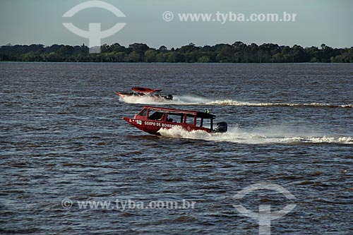  Subject: Motorboat of the Fire Department in the Amazon River between the towns of Itacoatiara and Parintins / Place: Itacoatiara city - Amazonas state (AM) - Brazil / Date: 06/2012 