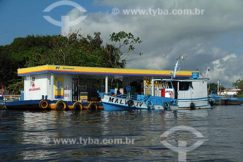  Subject: Fuel filling station floating on the Amazon River / Place: Parintins city - Amazonas state (AM) - Brazil / Date: 06/2012 
