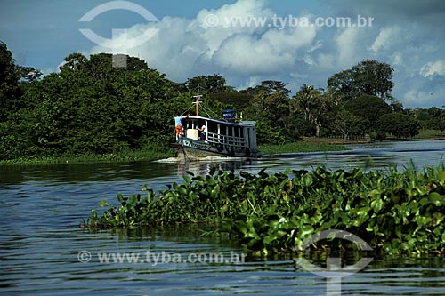  Subject: Boat in the Amazon River in flood season / Place: Parintins city - Amazonas state (AM) - Brazil / Date: 06/2012 