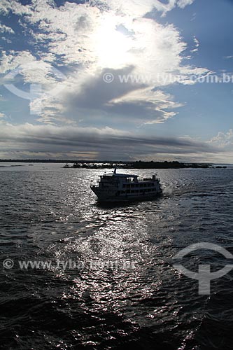  Subject: Boat on the Amazon River at dawn / Place: Parintins city - Amazonas state (AM) - Brazil / Date: 06/2012 