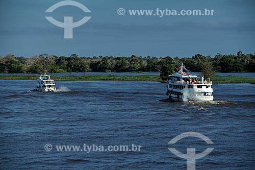  Subject: Boat in the Amazon River in flood season between the towns of Parintins and Itacoatiara / Place: Parintins city - Amazonas state (AM) - Brazil / Date: 06/2012 