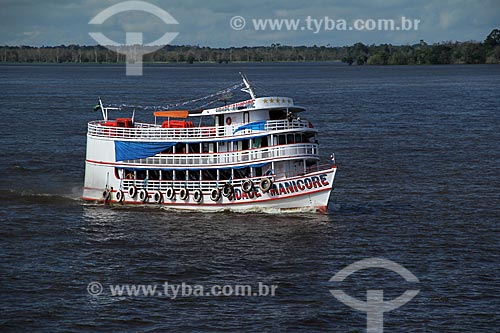  Subject: Boat in the Amazon River in flood season between the towns of Parintins and Itacoatiara / Place: Parintins city - Amazonas state (AM) - Brazil / Date: 06/2012 