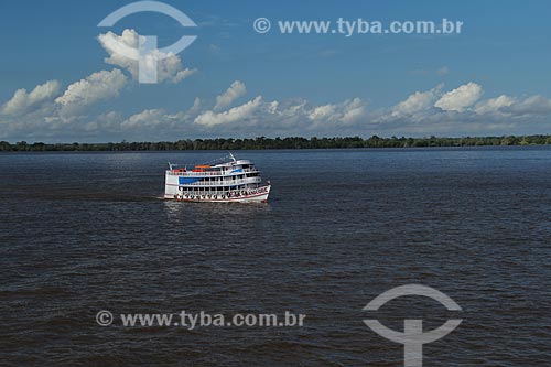  Subject: Boat in the Amazon River in flood season between the towns of Parintins and Itacoatiara / Place: Parintins city - Amazonas state (AM) - Brazil / Date: 06/2012 