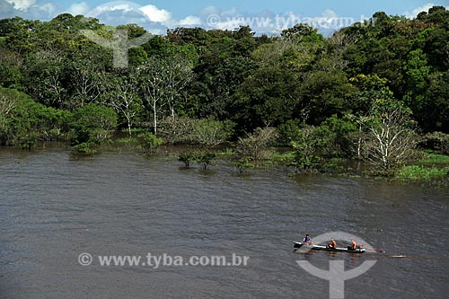  Subject: Boat in the Amazon River in the flooding season between the towns of Parintins and Itacoatiara / Place: Parintins city - Amazonas state (AM) - Brazil / Date: 06/2012 