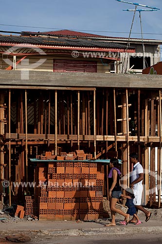  Subject: Family passing in front of a house under construction / Place: Macapa city - Amapa state (AP) - Brazil / Date: 04/2012 