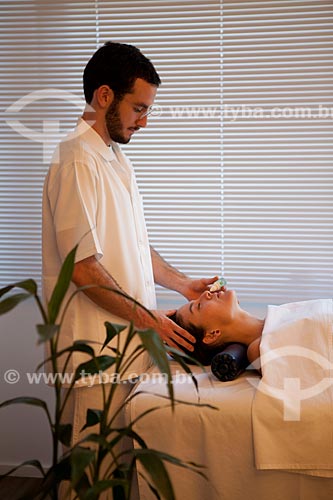  Subject: Ayurvedic Therapy - Nasya with medicated oil (Therapy for clear airway) / Place: Rio de Janeiro city  -  Rio de Janeiro state  (RJ) - Brazil / Date: 05/2012 