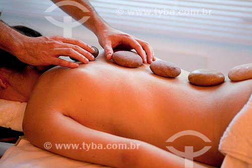  Subject: Massage with hot stones / Place: Rio de Janeiro city - Rio de Janeiro state  (RJ) -  Brazil / Date: 05/2012 