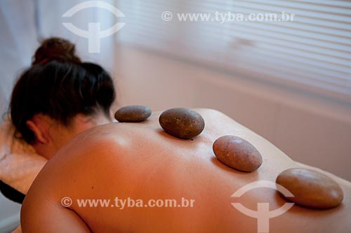  Subject: Massage with hot stones / Place: Rio de Janeiro city  -  Rio de Janeiro state  (RJ) - Brazil / Date: 05/2012 