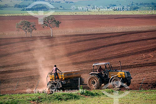  Subject: Planting of soybeans in rural zone of Itabera city / Place: Itabera city - Sao Paulo state (SP) - Brazil / Date: 06/211 