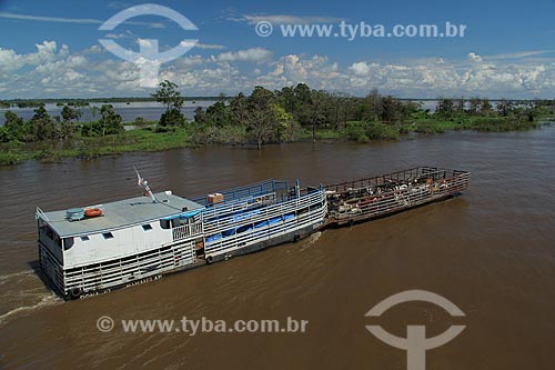  Subject: Ferry transporting cattle in the Amazon River in flood season / Place: Parintins city - Amazonas state (AM) - Brazil / Date: 07/2012 