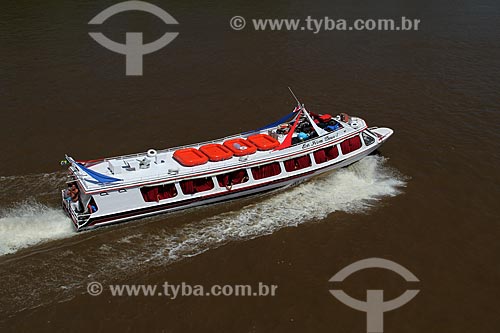  Subject: Boat in the Amazon River in flood season between the towns of Parintins and Itacoatiara / Place: Parintins city - Amazonas state (AM) - Brazil / Date: 07/2012 