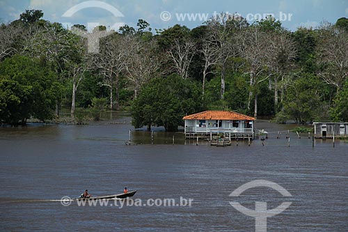  Subject: House on Amazon River in flood season between the cities of Parintins and Itacoatiara / Place: Parintins city - Amazonas state (AM) - Brazil / Date: 07/2012 