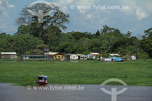  Subject: House on Amazon River in flood season between the cities of Parintins and Itacoatiara / Place: Parintins city - Amazonas state (AM) - Brazil / Date: 07/2012 