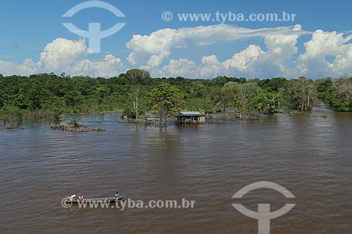  Subject: House on Amazon River in flood season between the cities of Parintins and Itacoatiara / Place: Parintins city - Amazonas state (AM) - Brazil / Date: 07/2012 