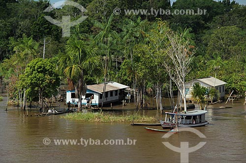  Subject: House on Amazon River in flood season between the cities of Parintins and Itacoatiara / Place: Parintins city - Amazonas state (AM) - Brazil / Date: 07/2012 