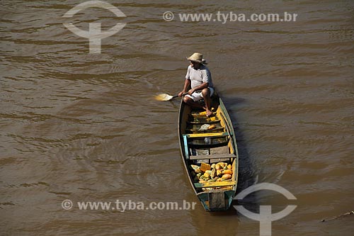  Subject: Canoe on Amazon River in flood season between the cities of Parintins and Itacoatiara / Place: Parintins city - Amazonas state (AM) - Brazil / Date: 07/2012 