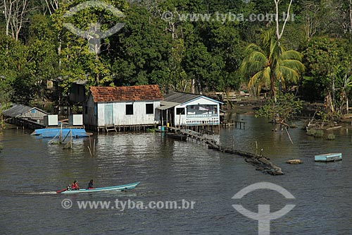  Subject: House on Amazon River in flood season between the cities of Parintins and Itacoatiara / Place: Parintins city - Amazonas state (AM) - Brazil / Date: 07/2012 