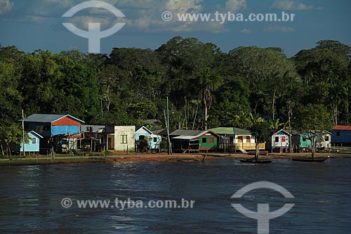  Subject: Houses on the banks of the Amazon River / Place: Urucurituba city - Amazonas state (AM) - Brazil / Date: 07/2012 