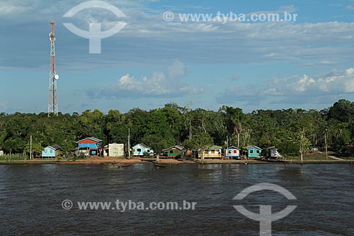  Subject: Houses on the banks of the Amazon River / Place: Urucurituba city - Amazonas state (AM) - Brazil / Date: 07/2012 