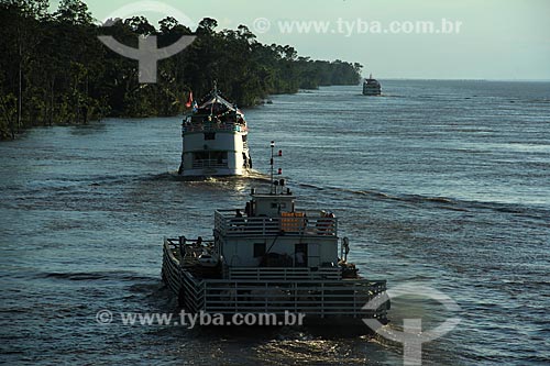  Subject: Ferry transporting cattle in the Amazon River between the cities of Urucurituba and Manaus / Place: Urucurituba city - Amazonas state (AM) - Brazil / Date: 07/2012 