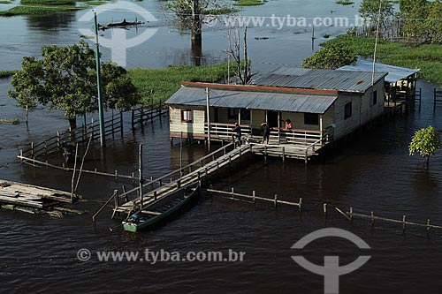  Subject: House on Amazon River in flood season / Place: Itacoatiara city - Amazonas state (AM) - Brazil / Date: 07/2012 